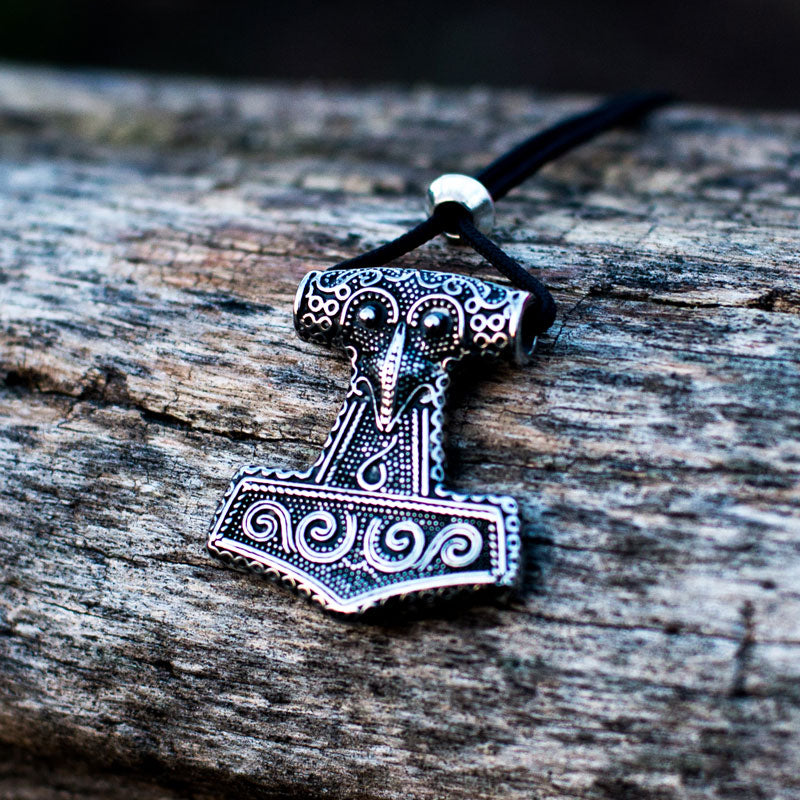Skåne Thor's Hammer Necklace Viking Raven Head Mjolnir Silver Pendant –  TheNorseWind